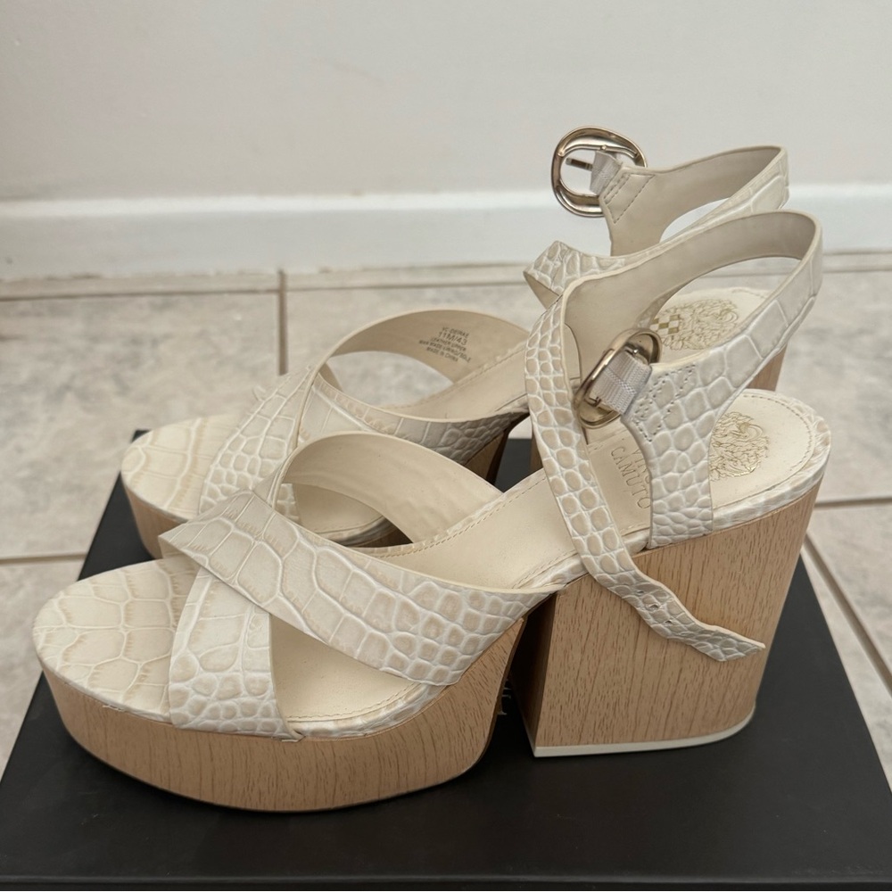 New Vince Camuto size 11 white platform sandals